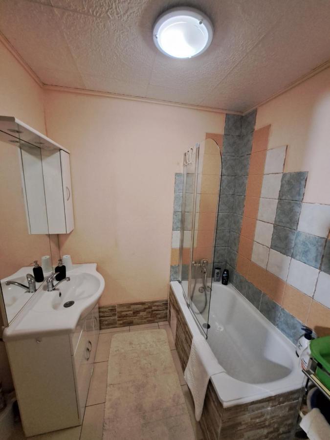 Mattoniho Apartment การ์โลวีวารี ภายนอก รูปภาพ